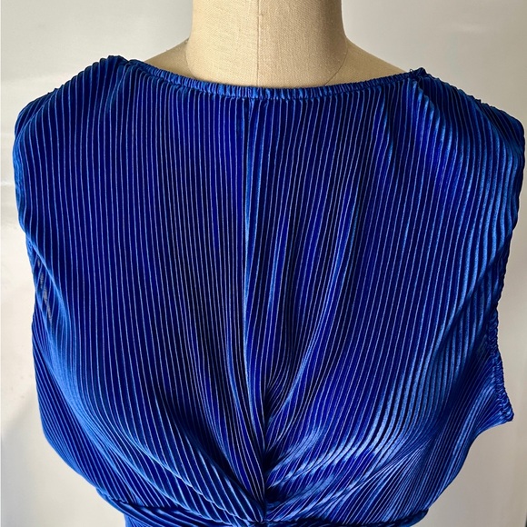 Crop top - Picture 2 of 4